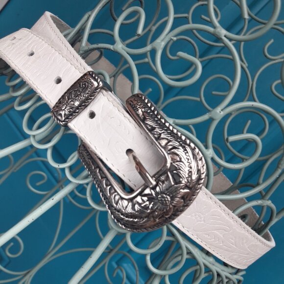 Women\'s White Floral-Embossed Belt with Ornate Silver Buckle main image 8